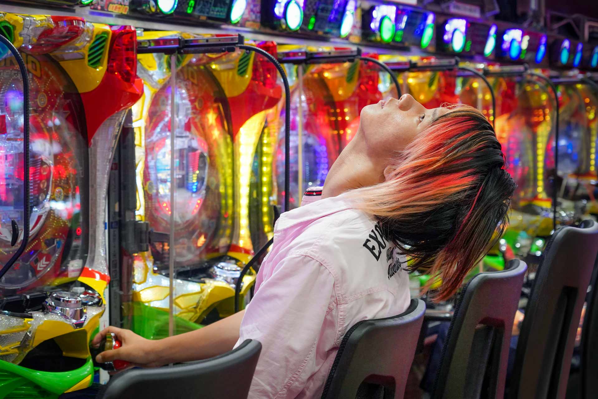 Joueur pachinko Tokyo – photo lifestyle