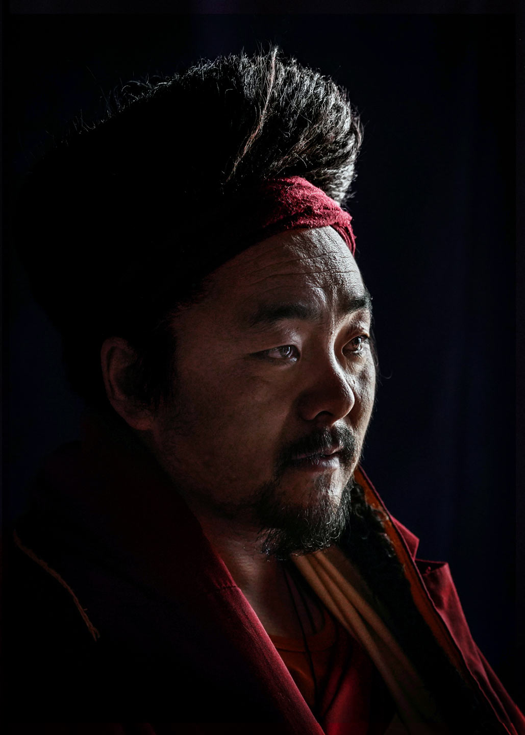 Portrait moine dreadlocks Tibet – photo artistique