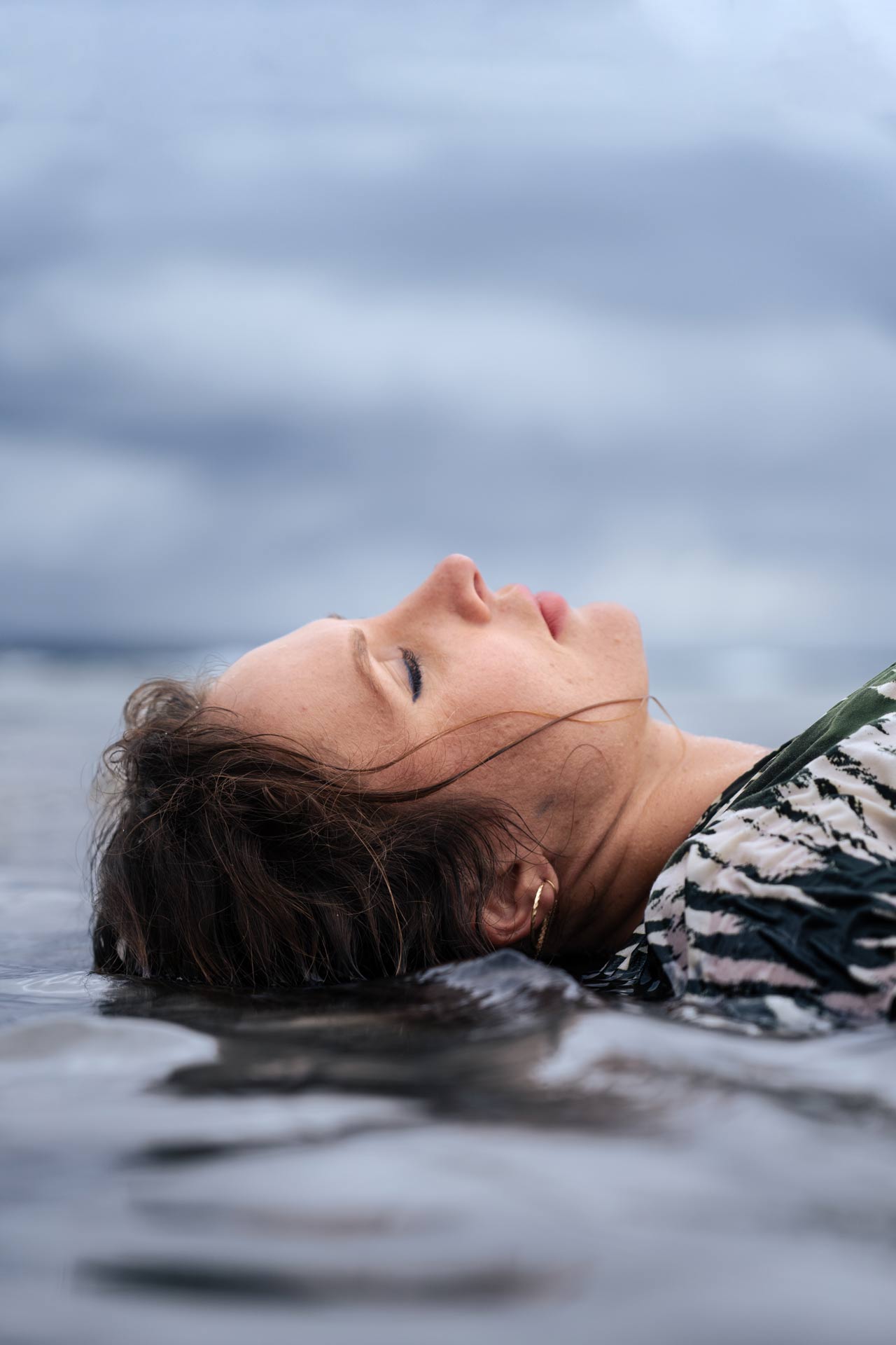 Portrait femme dans l'eau - photographie poétique
