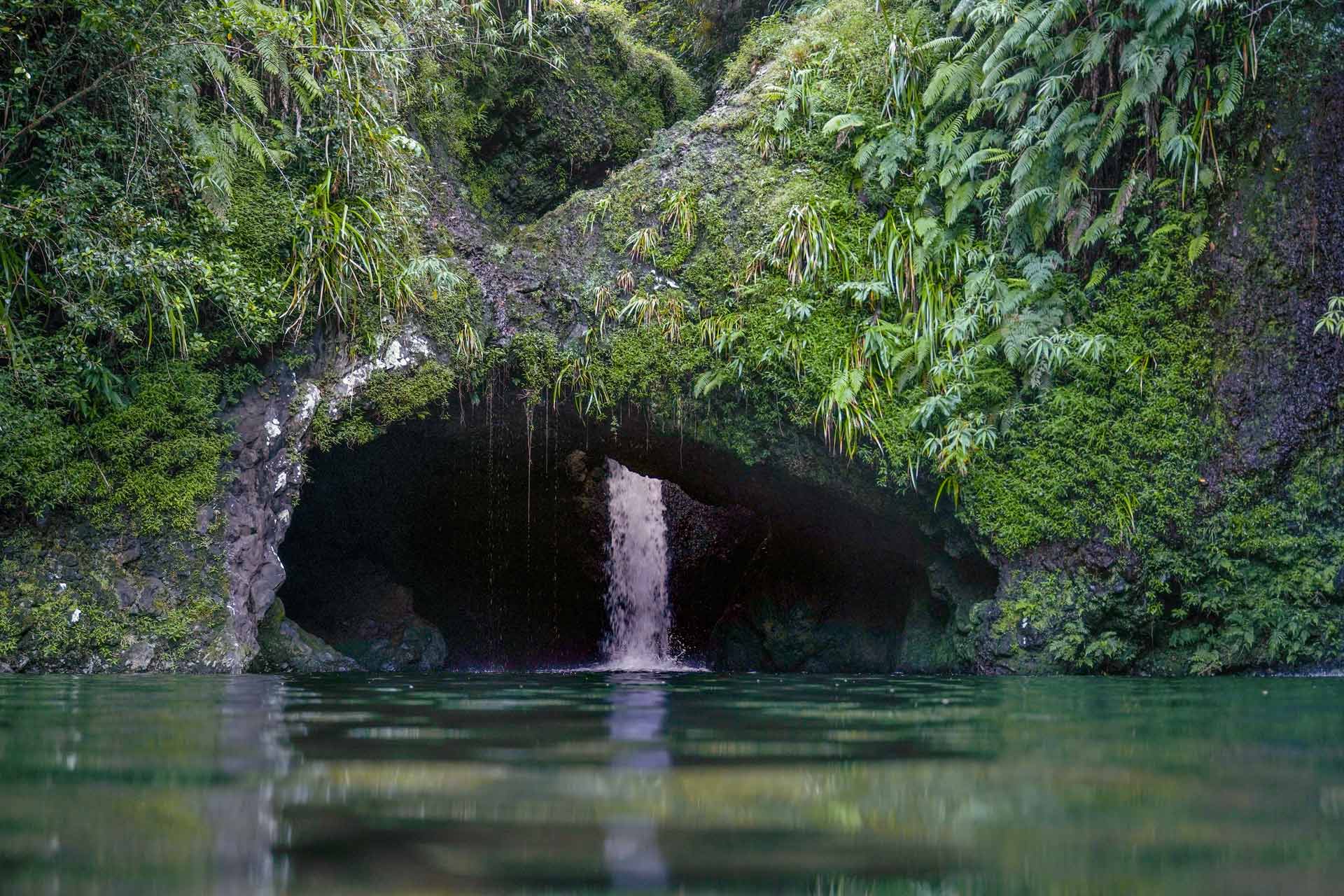 Cascade et grotte la Réunion – photographie paysage
