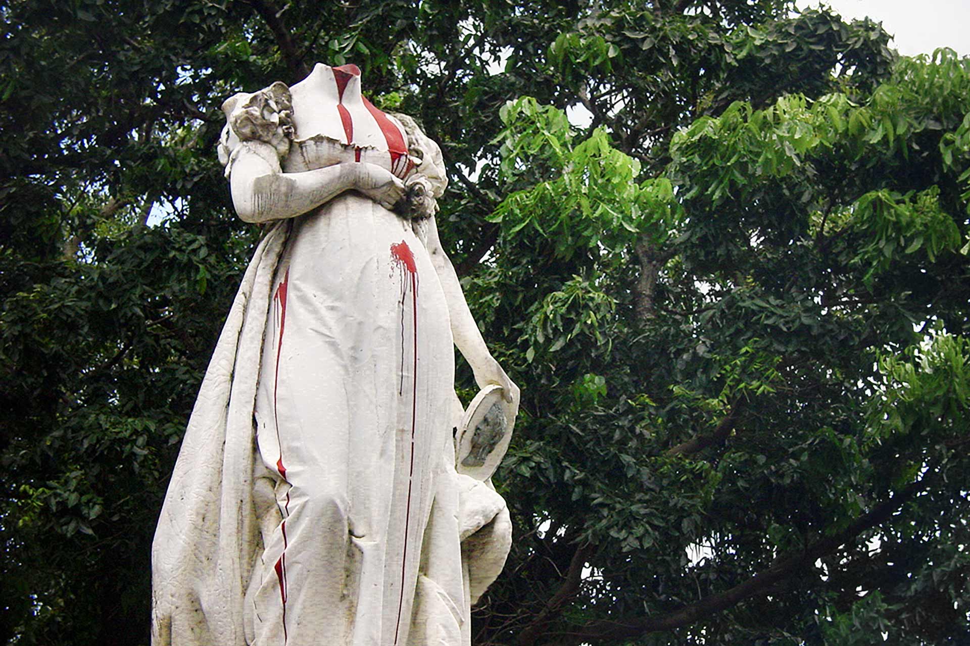 Voilier Caraibe Martinique statue LRC