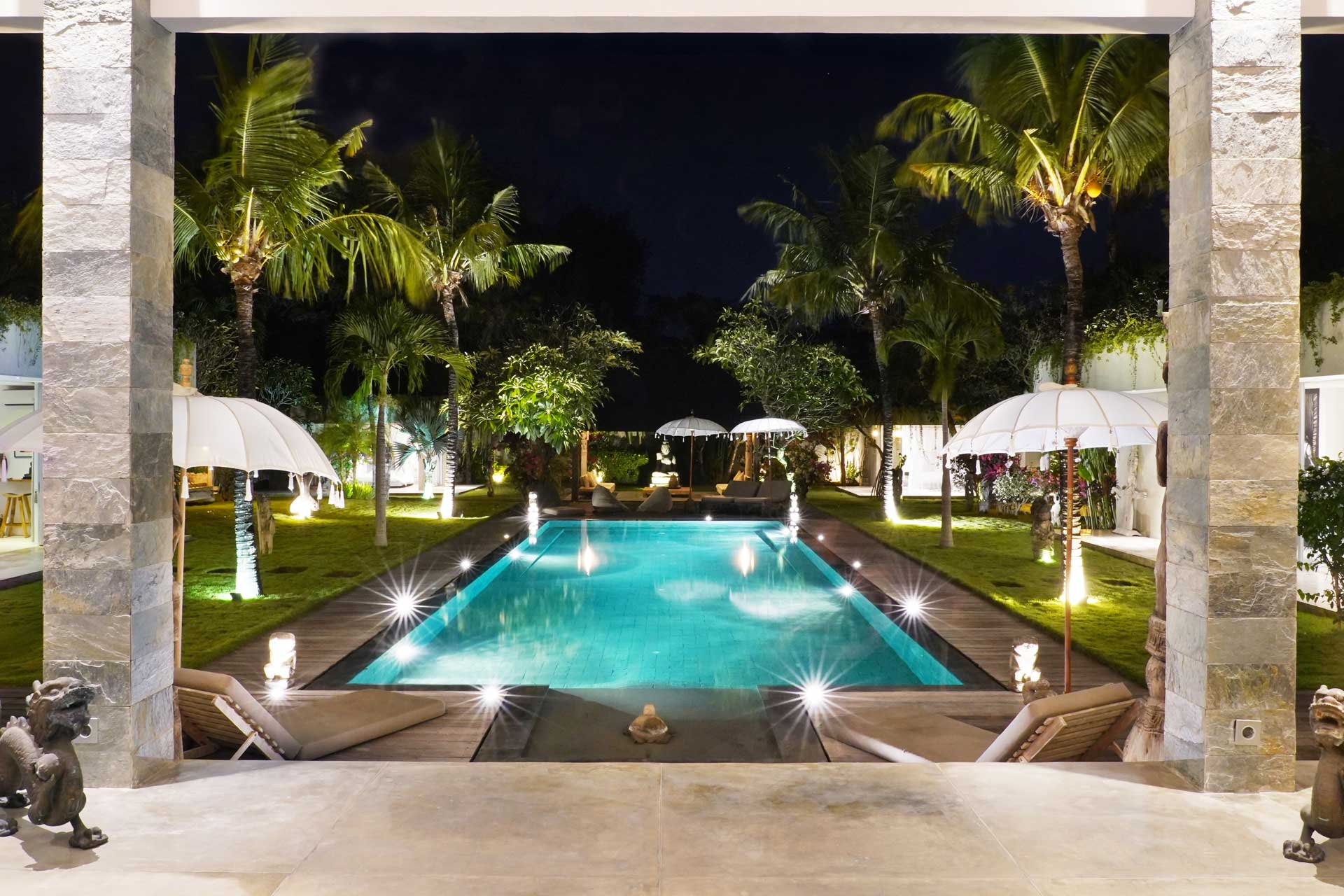 Piscine nocturne villa Biarritz, photographie immobilière